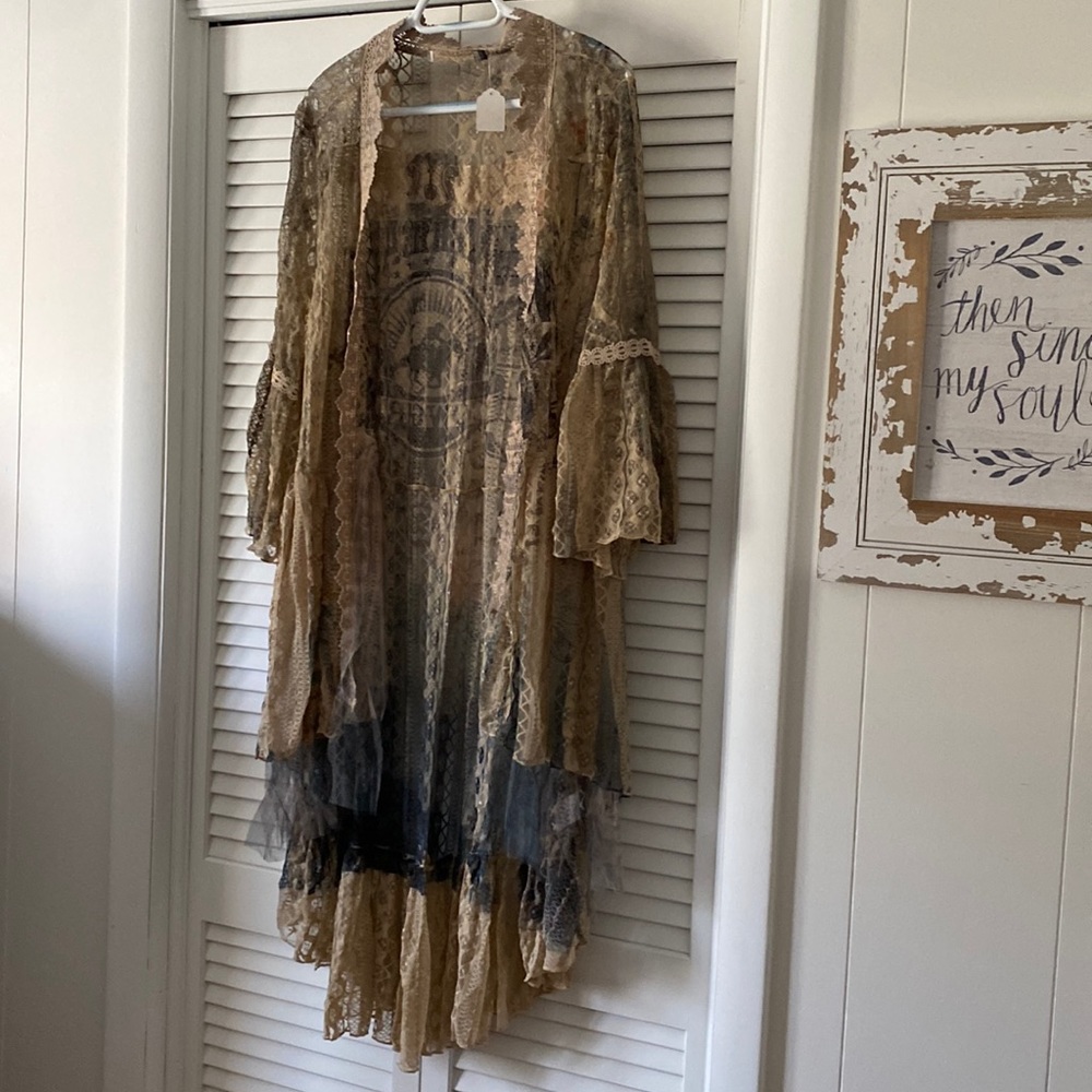 Beautiful Western Duster•cowgirl picture on the back that says American Cowgirl
